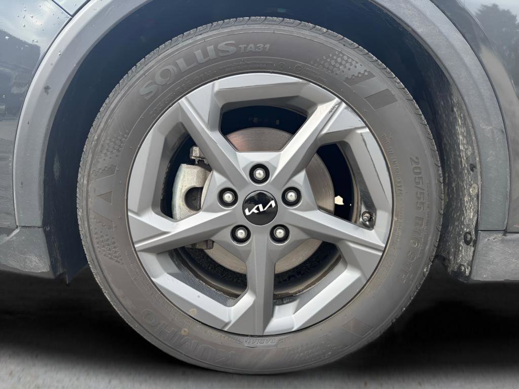 Used 2025 Kia K4 LXS image 14