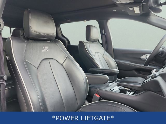 Used 2025 Chrysler Pacifica Limited image 21