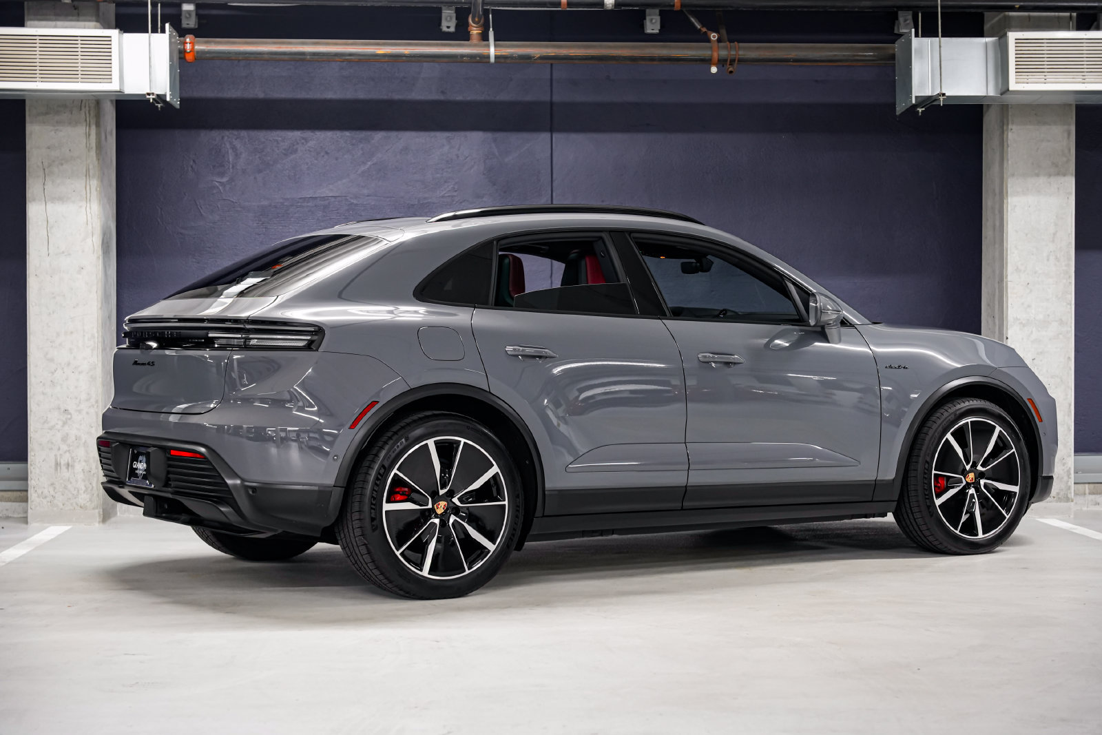 Used 2025 Porsche Macan 4S Electric AWD/4WD image 4