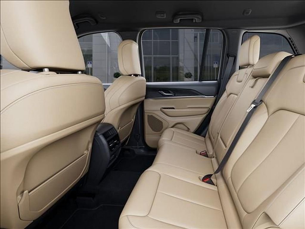 New 2025 Jeep Grand Cherokee Limited w/ Black Appearance Package AWD/4WD image 23