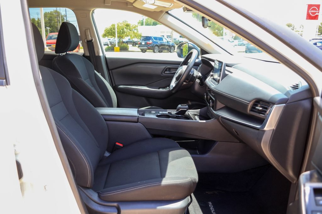 Used 2024 Nissan Rogue S FWD image 8