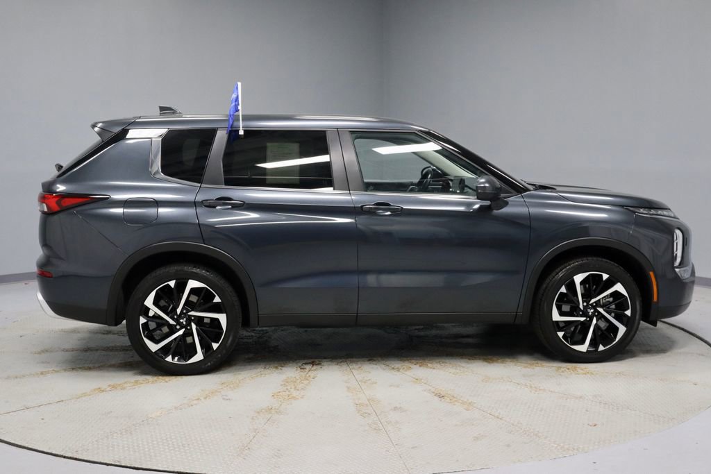 Used 2024 Mitsubishi Outlander SE image 7