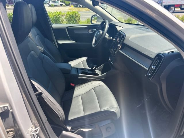 Certified 2025 Volvo XC40 B5 Core AWD/4WD image 15