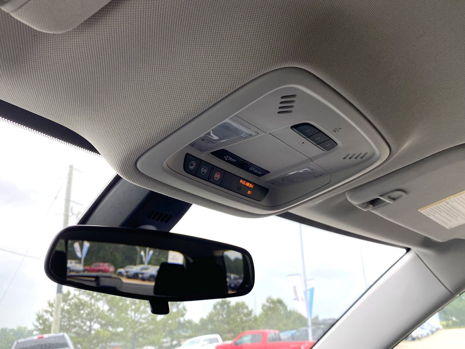 Used 2019 Chevrolet Traverse LT FWD image 21