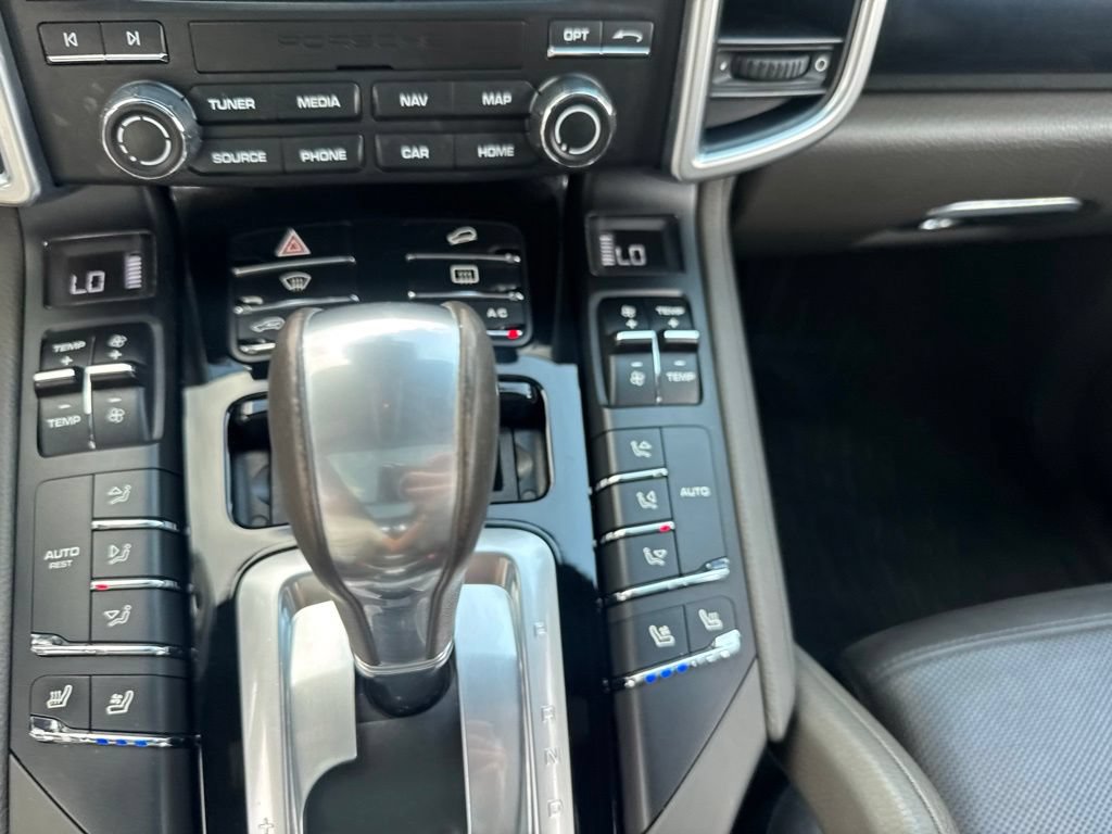 Used 2017 Porsche Cayenne Platinum Edition AWD/4WD image 42
