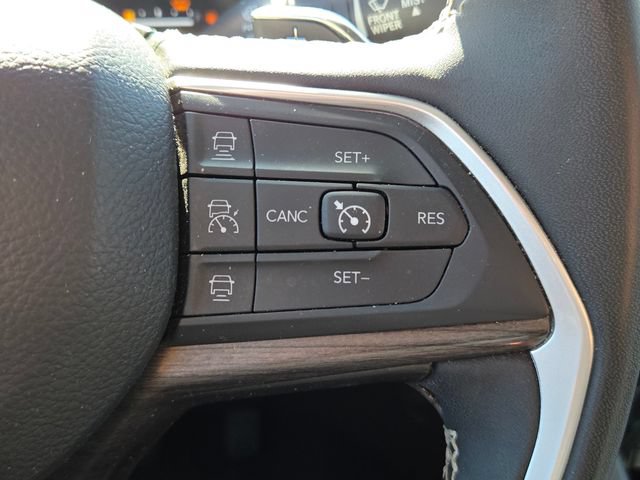 Used 2023 Jeep Grand Cherokee Limited AWD/4WD image 21
