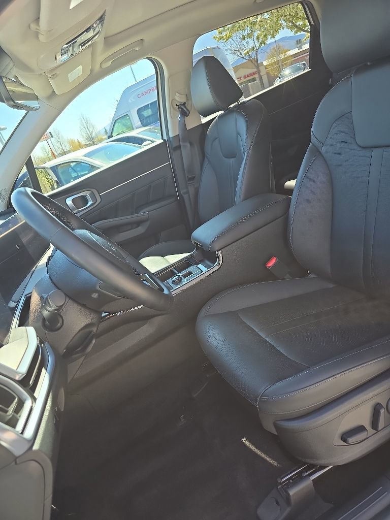 Used 2025 Kia Sorento SX AWD/4WD image 15