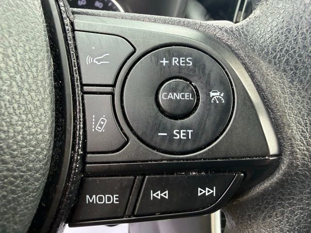 Used 2020 Toyota RAV4 LE image 17