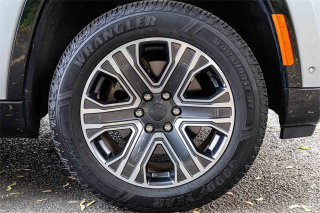 Used 2022 Jeep Wagoneer Series III w/ Flexible Seating Group image 27