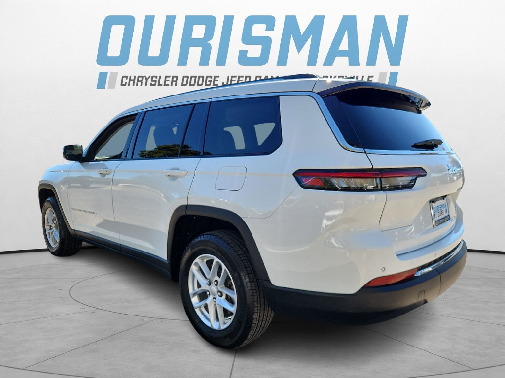 Used 2023 Jeep Grand Cherokee L Laredo w/ Luxury Tech Group I RWD image 4