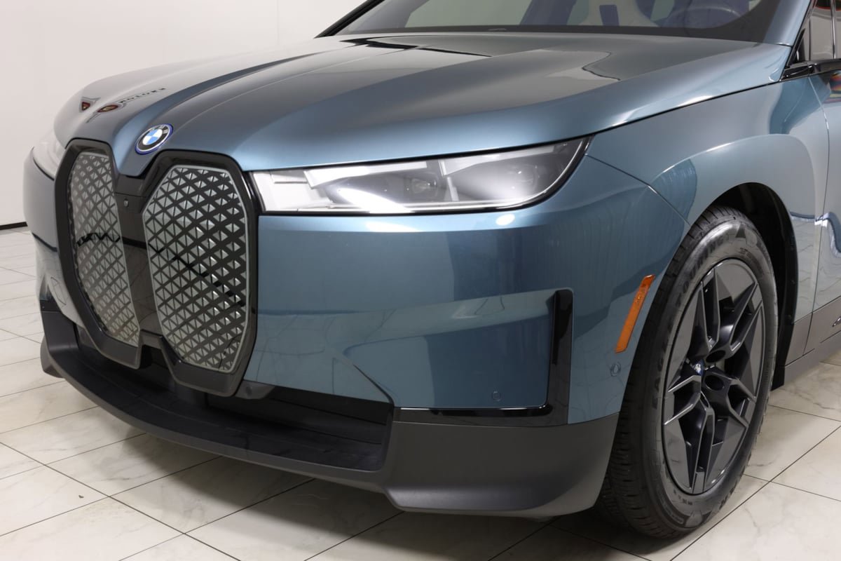 Used 2023 BMW iX xDrive50 w/ Premium Package AWD/4WD image 49