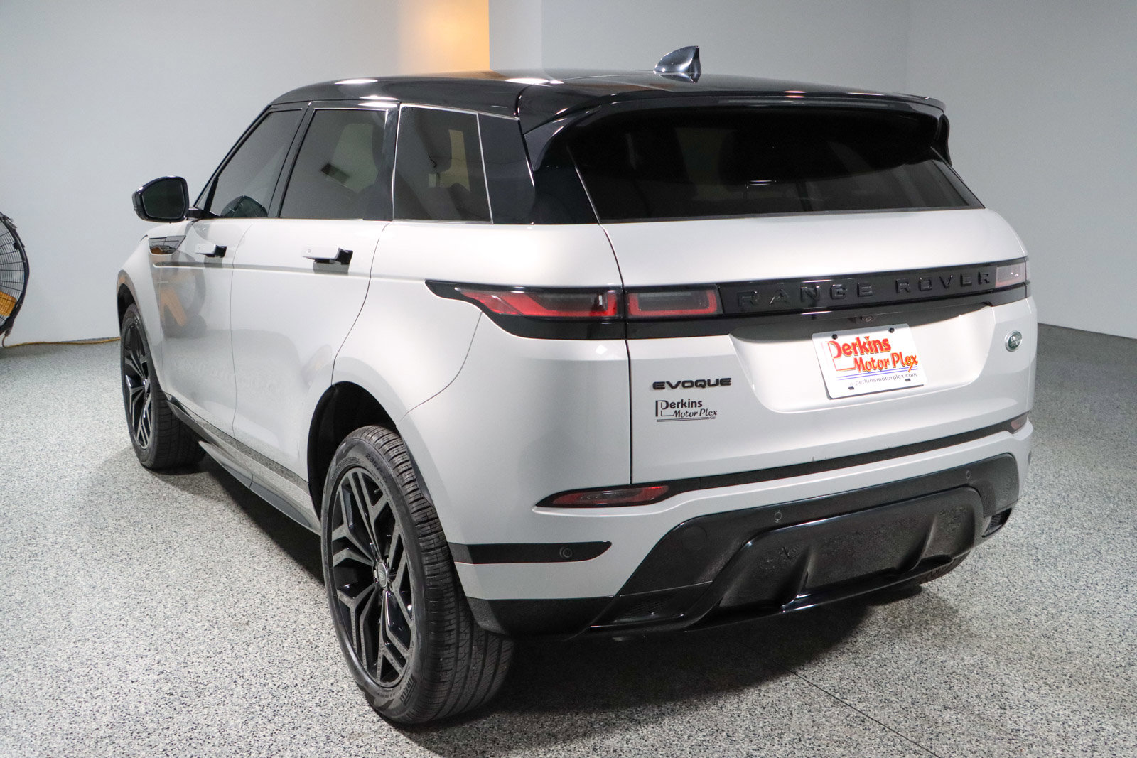 Used 2022 Land Rover Range Rover Evoque R-Dynamic S image 9