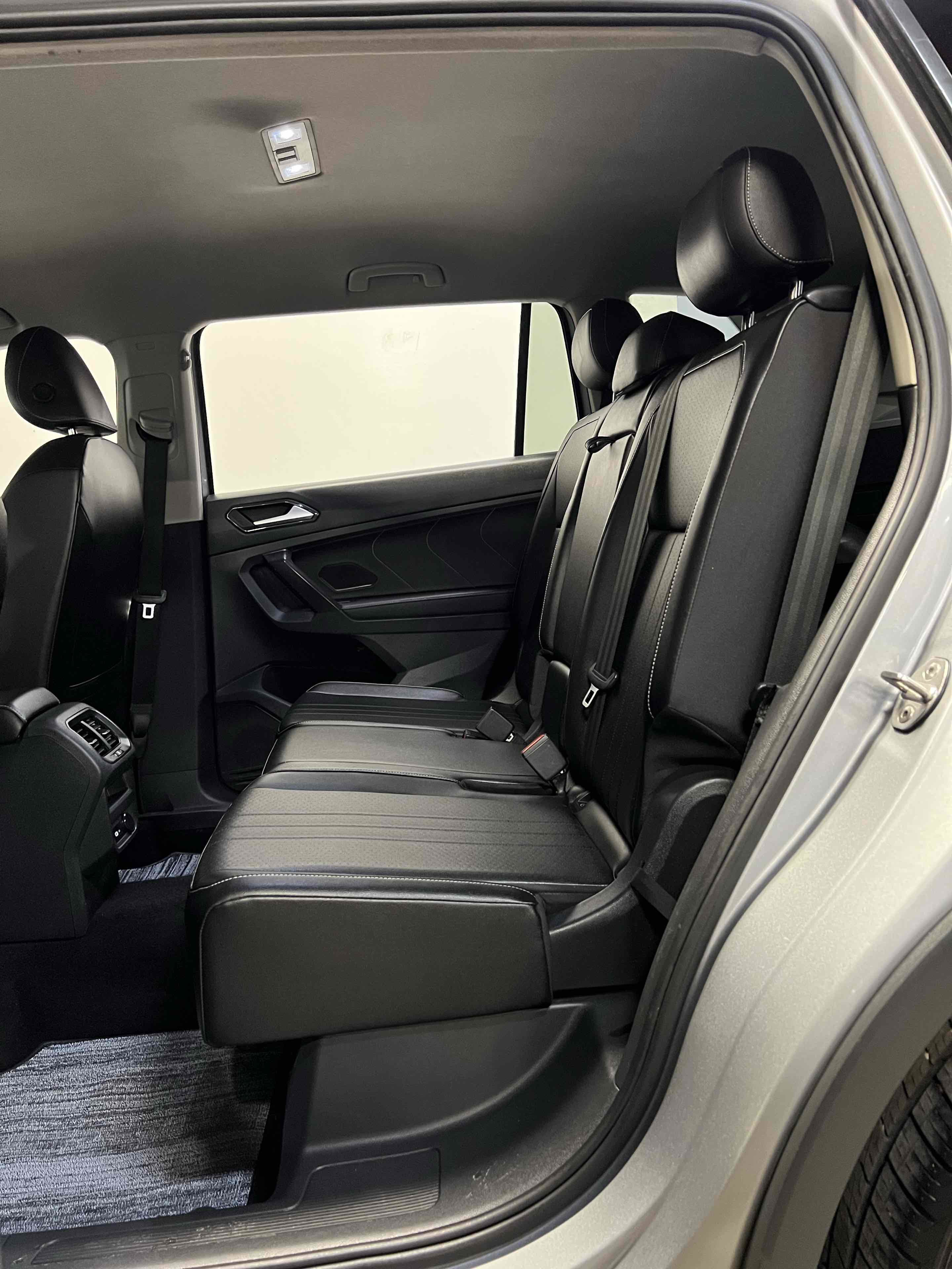 Used 2022 Volkswagen Tiguan SE image 38