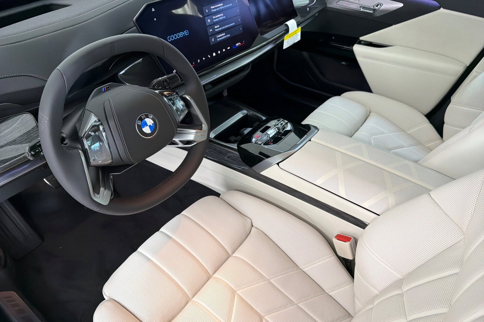 New 2027 BMW i7 xDrive60 w/ M Sport Professional Package AWD/4WD image 4
