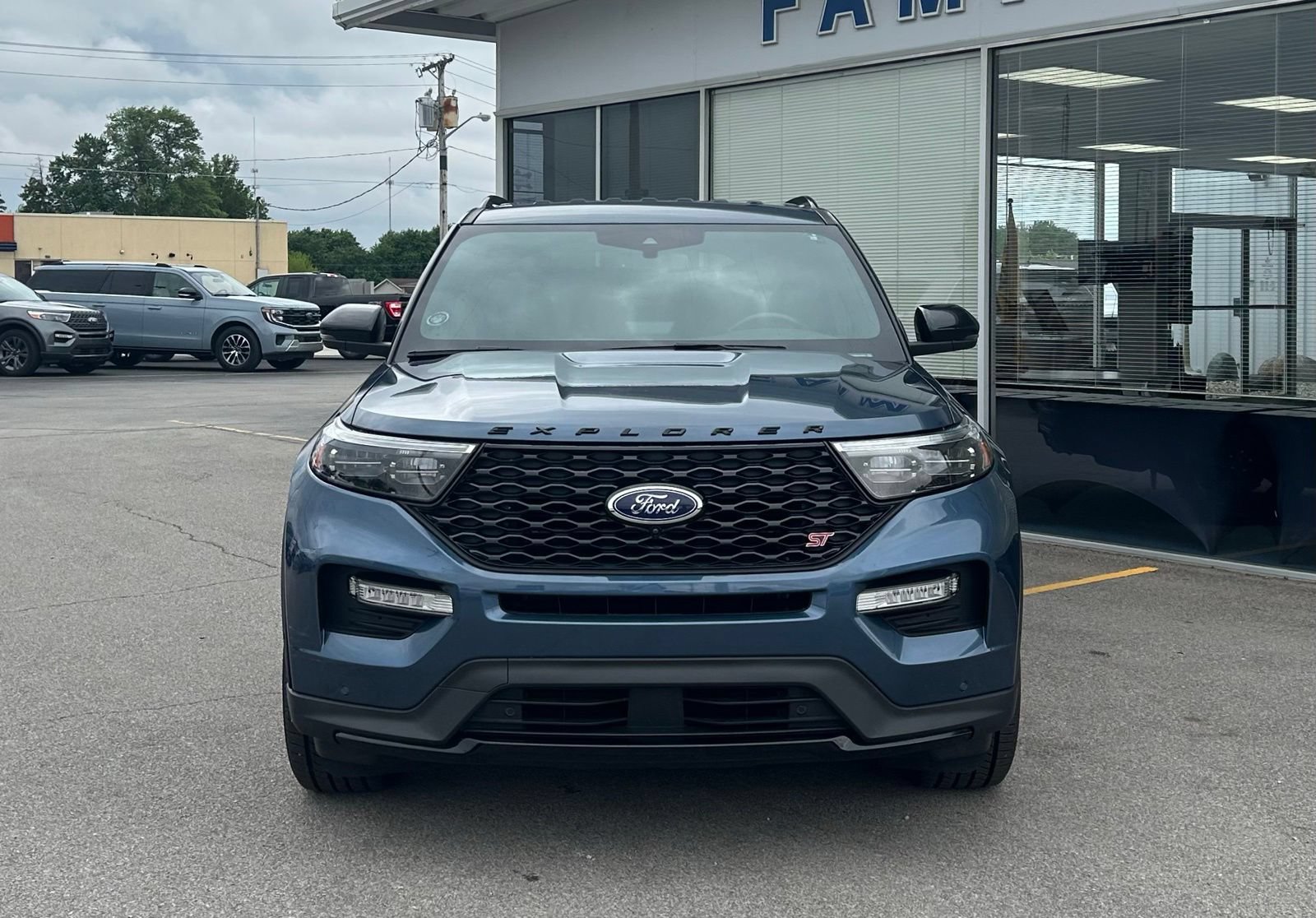 Used 2020 Ford Explorer ST w/ ST High-Performance Pack AWD/4WD image 2