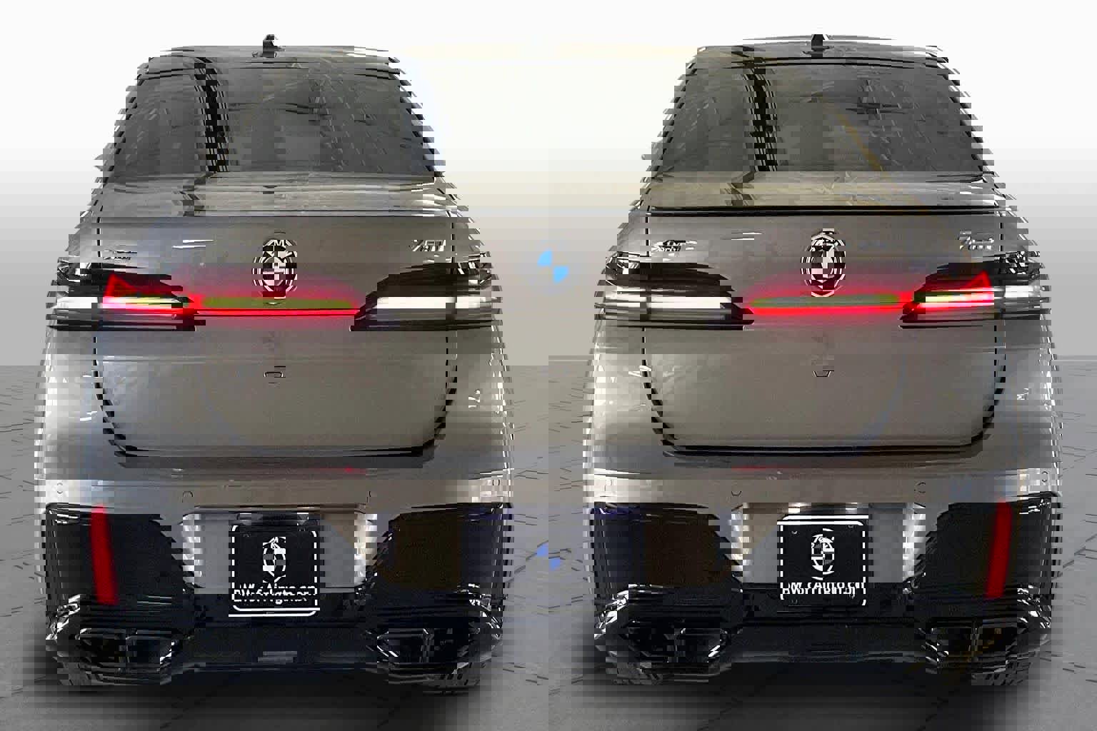 Certified 2024 BMW 760i xDrive AWD/4WD image 4