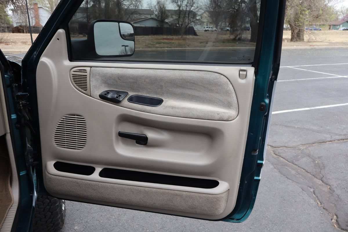 Used 1996 Dodge Ram 2500 Truck 4x4 Club Cab image 24