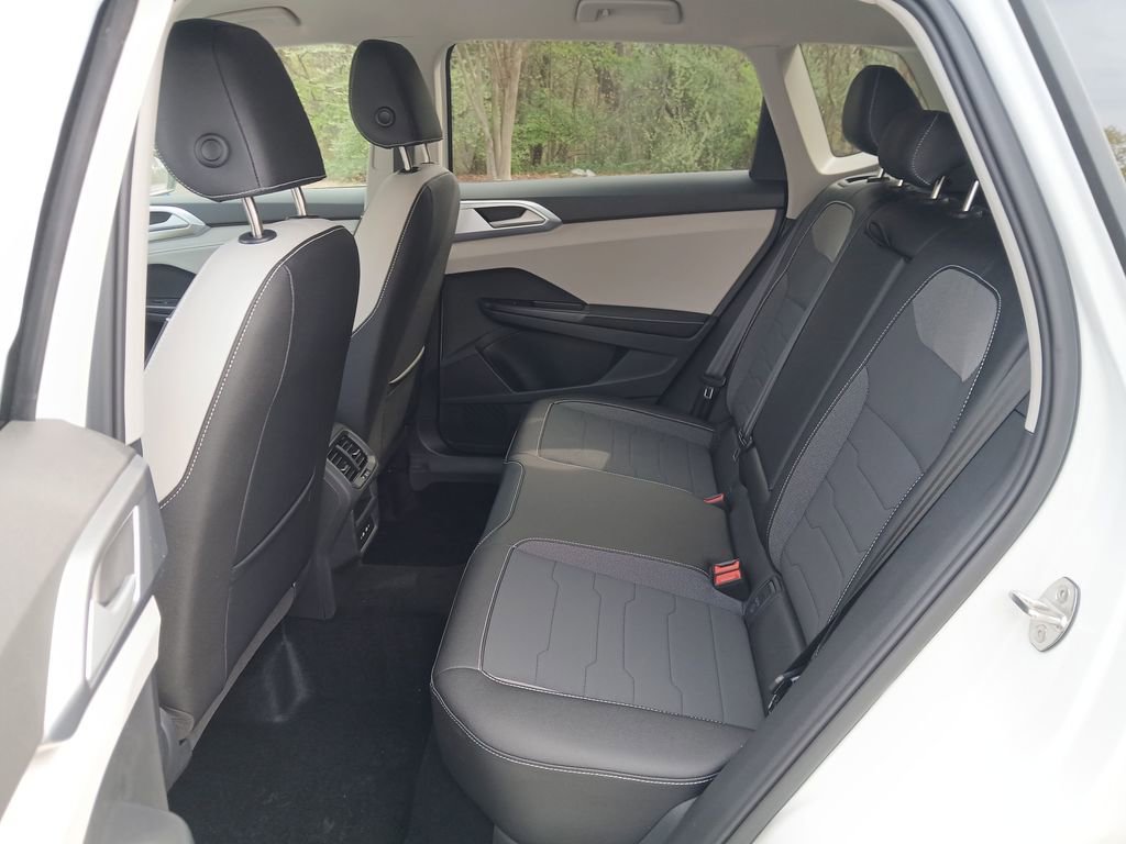 New 2026 Volkswagen Taos SE image 23