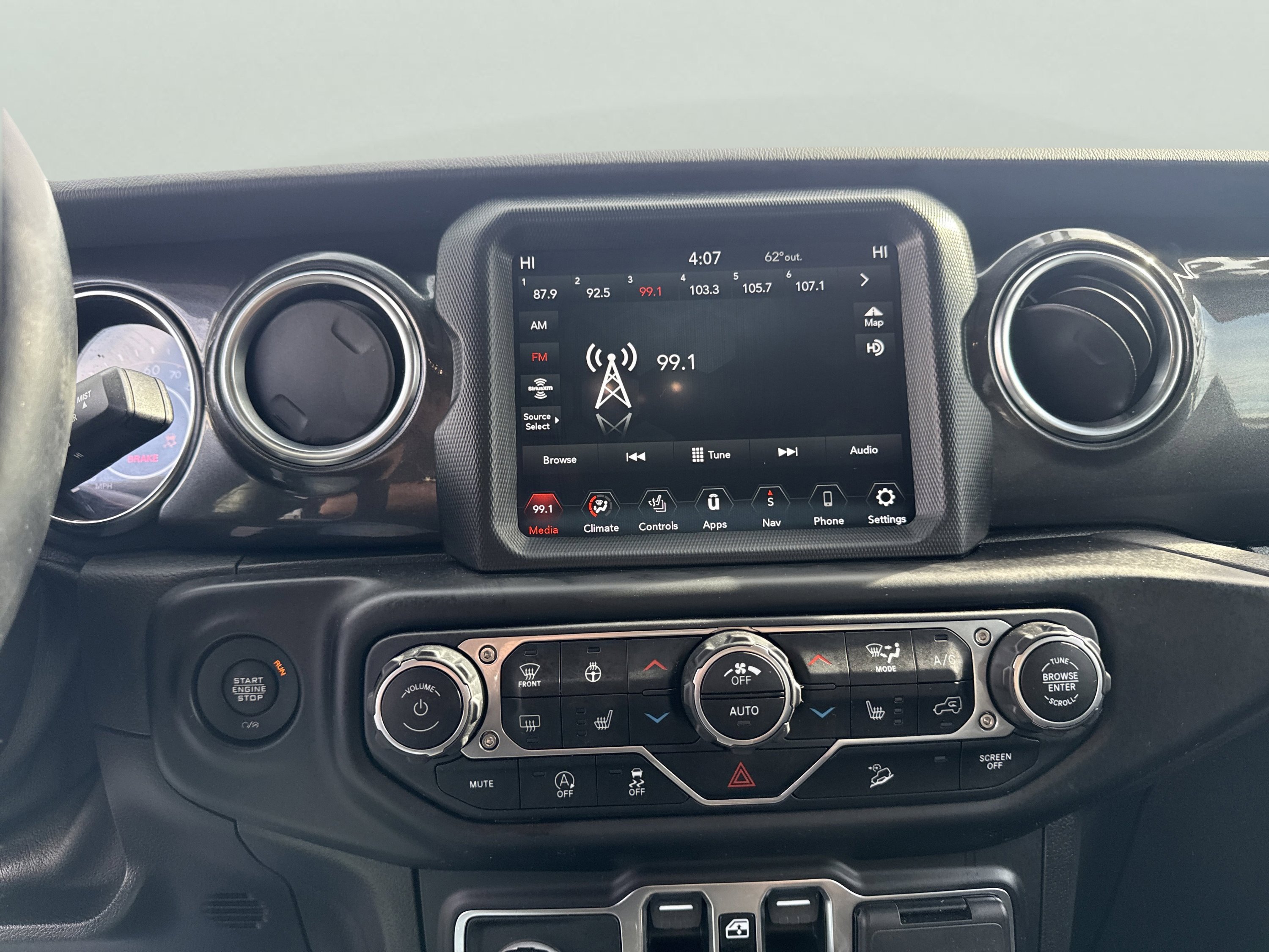 Used 2021 Jeep Wrangler Unlimited Sahara AWD/4WD image 21