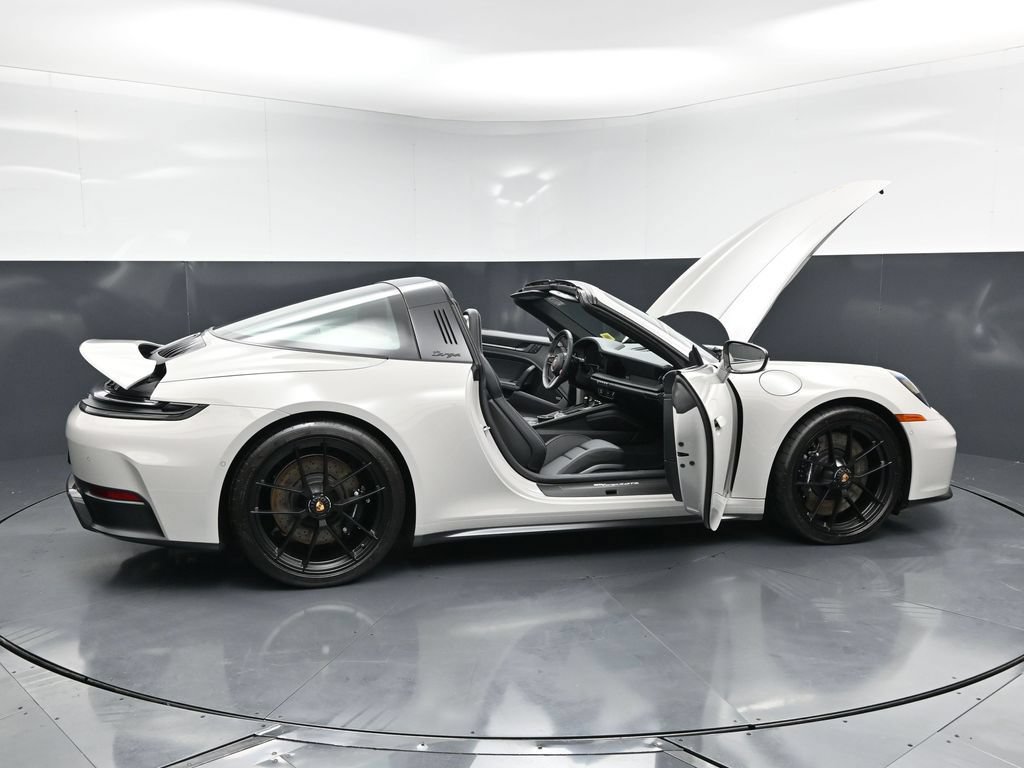 Certified 2026 Porsche 911 Targa 4 GTS AWD/4WD image 32