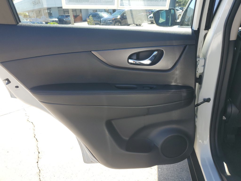 Used 2016 Nissan Rogue S AWD/4WD image 19