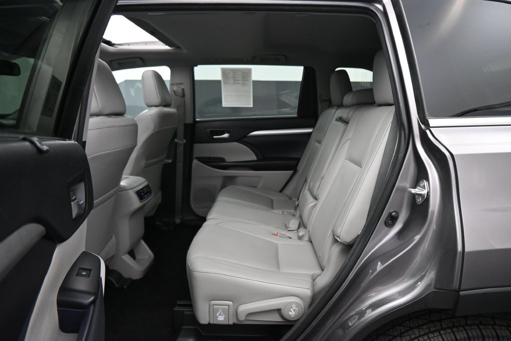 Used 2015 Toyota Highlander XLE FWD image 15