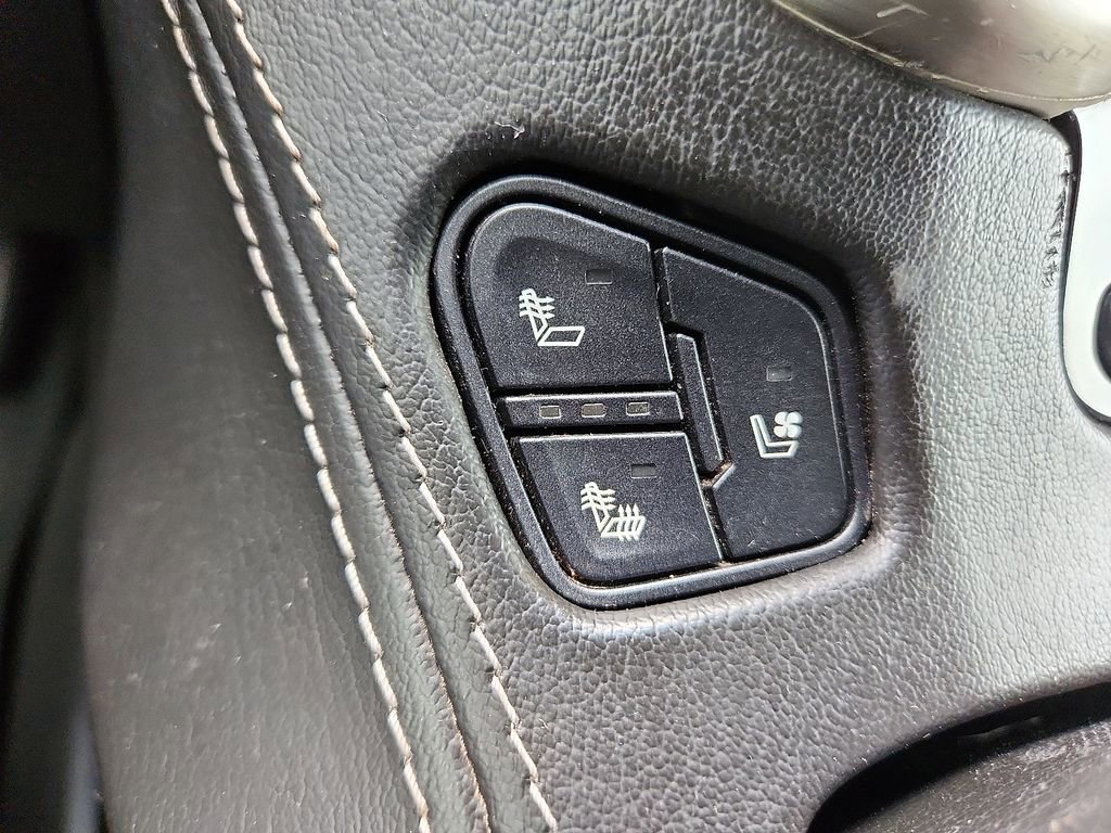 Used 2019 GMC Yukon XL Denali image 27