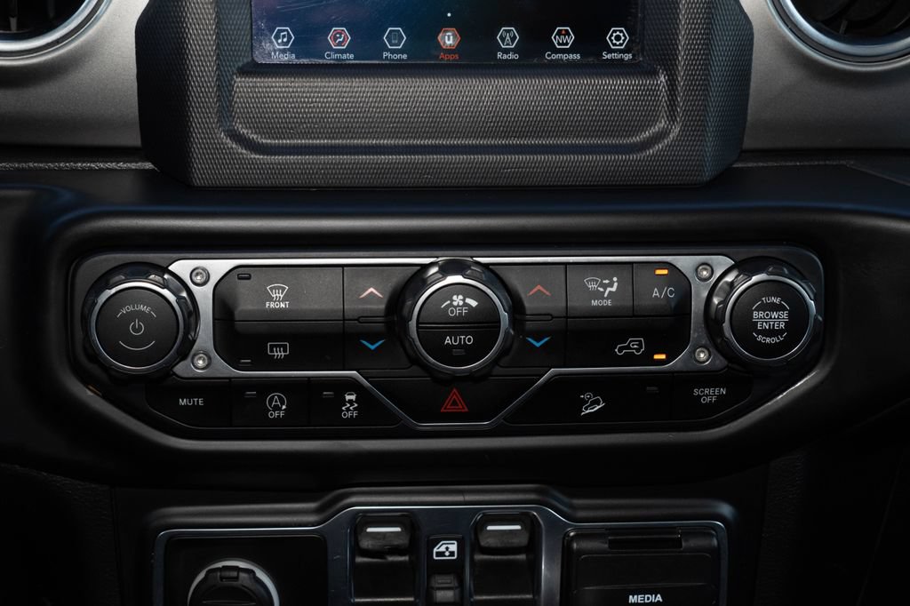 Used 2020 Jeep Wrangler Unlimited Sahara AWD/4WD image 21