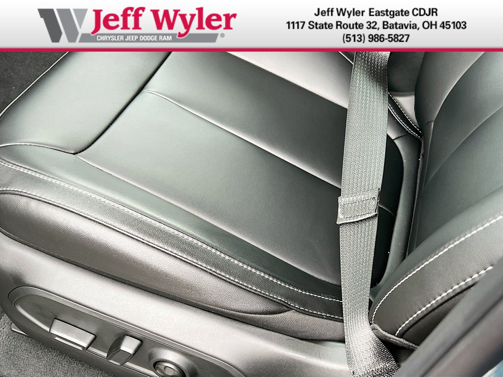 New 2026 Jeep Grand Cherokee Limited w/ Limited Altitude Package AWD/4WD image 4