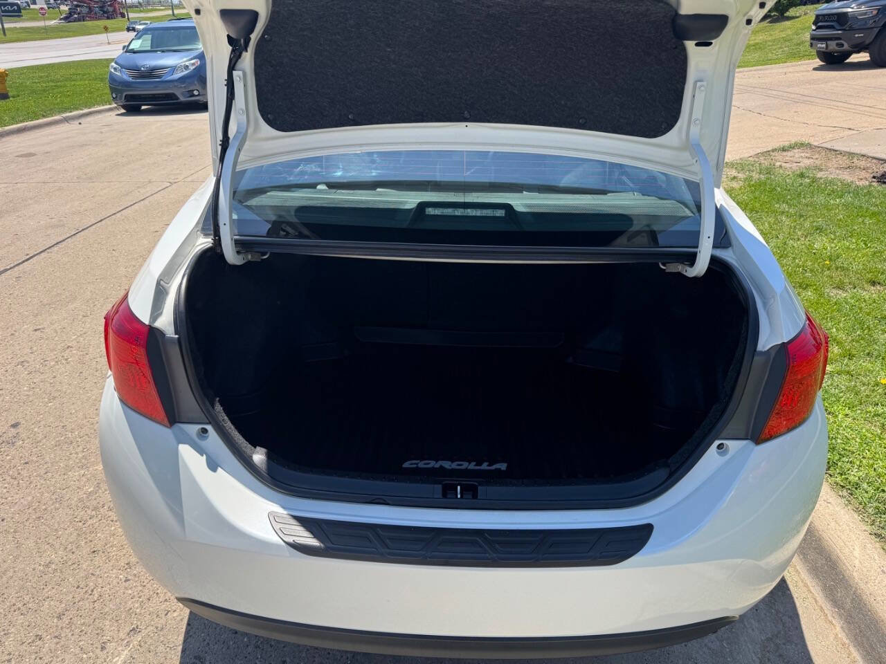Used 2018 Toyota Corolla XSE w/ Body Protection Package FWD image 10