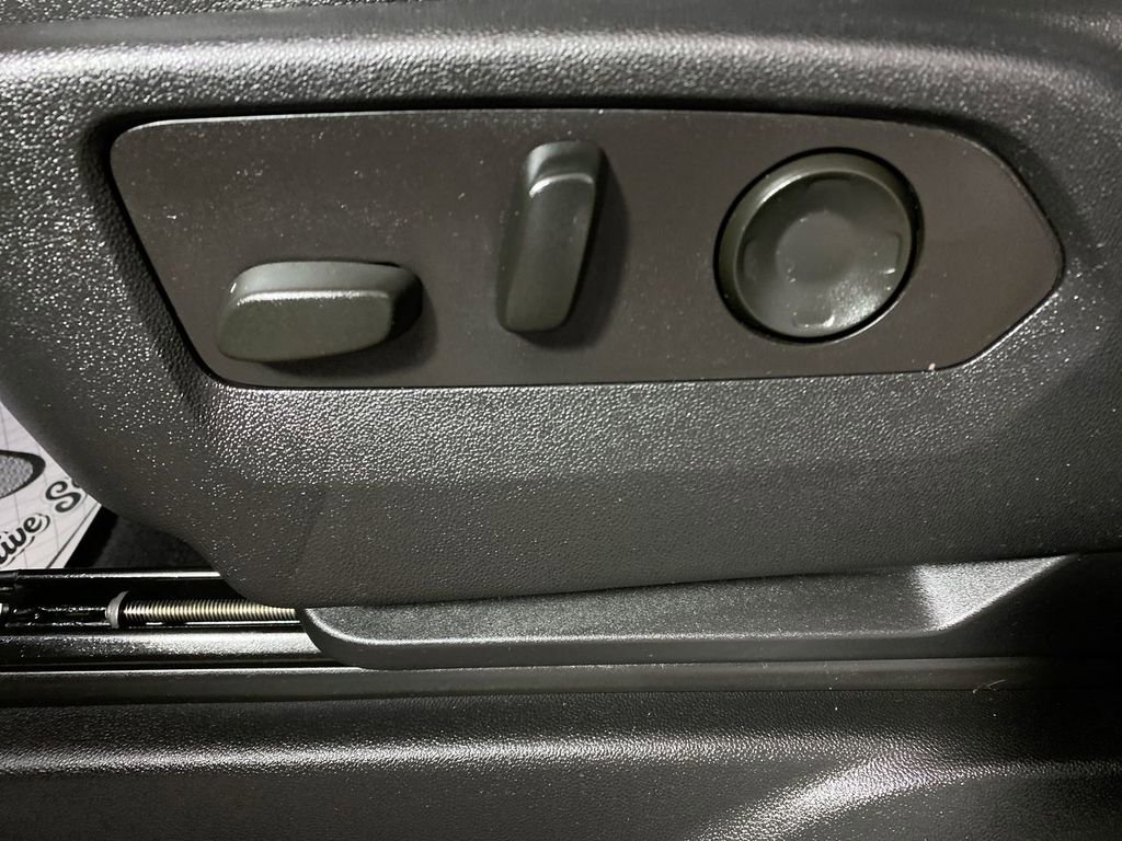 Used 2023 GMC Yukon XL AT4 w/ AT4 Premium Plus Package image 12