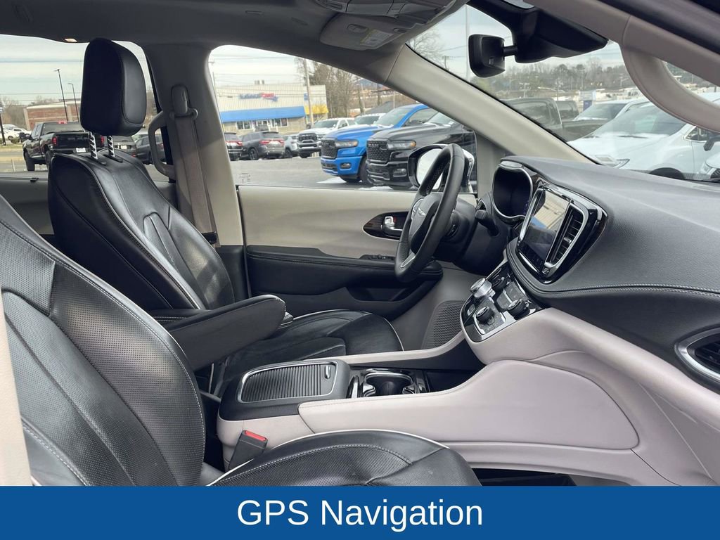 Certified 2023 Chrysler Pacifica Limited image 15