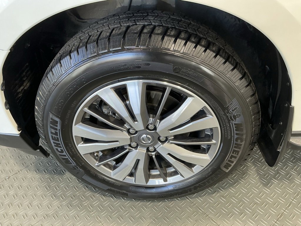 Used 2018 Nissan Pathfinder SV image 31