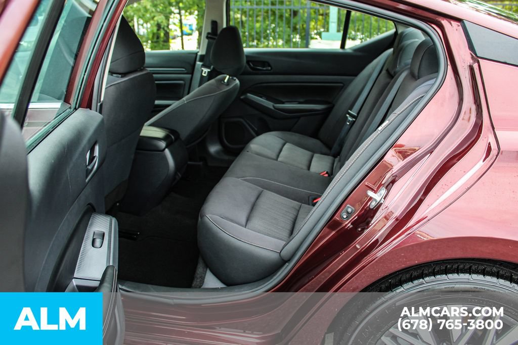 Used 2025 Nissan Altima 2.5 SV FWD image 17