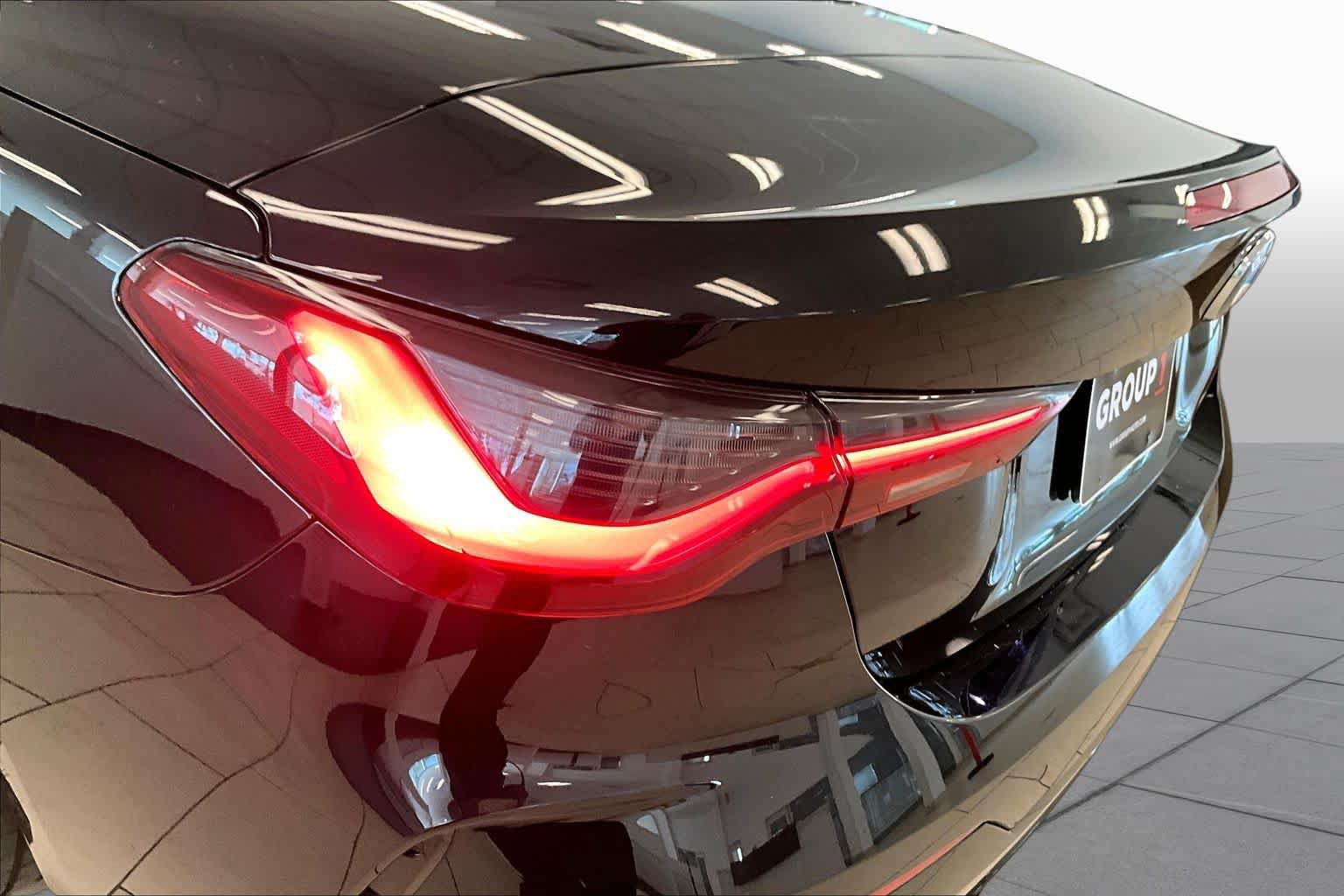 Used 2022 BMW M440i Convertible RWD image 26