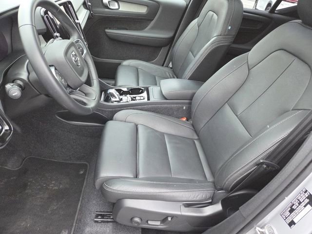 Used 2025 Volvo XC40 B5 Plus image 31