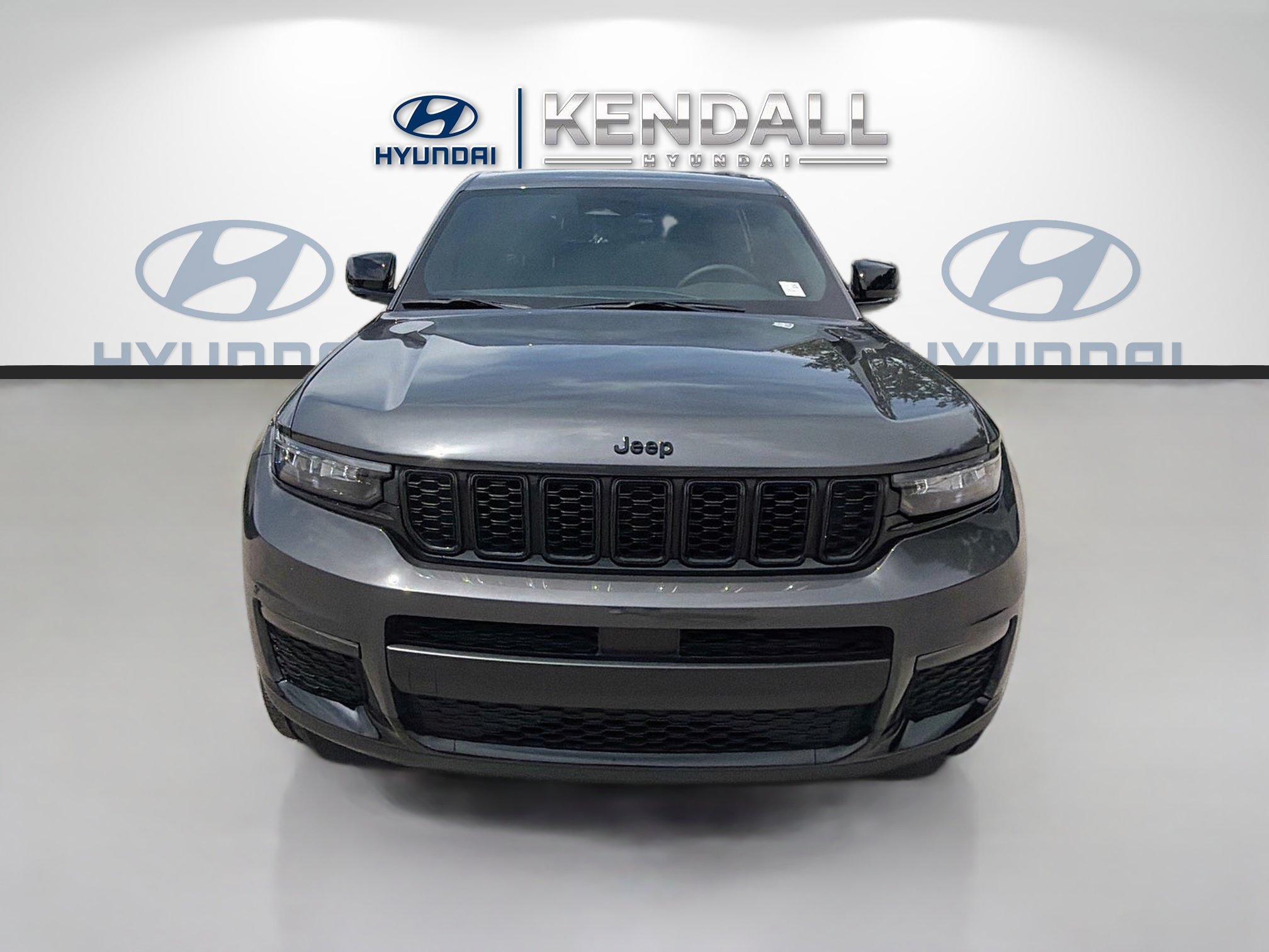 Used 2025 Jeep Grand Cherokee L Limited w/ Black Appearance Package RWD image 2