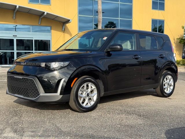 Certified 2025 Kia Soul LX w/ LX Technology Package image 2