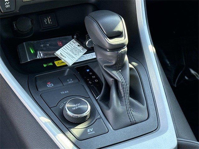 Used 2025 Toyota RAV4 XLE image 22