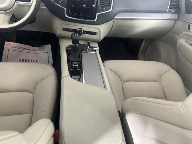 Used 2022 Volvo XC90 T5 Momentum w/ Climate Package AWD/4WD image 16