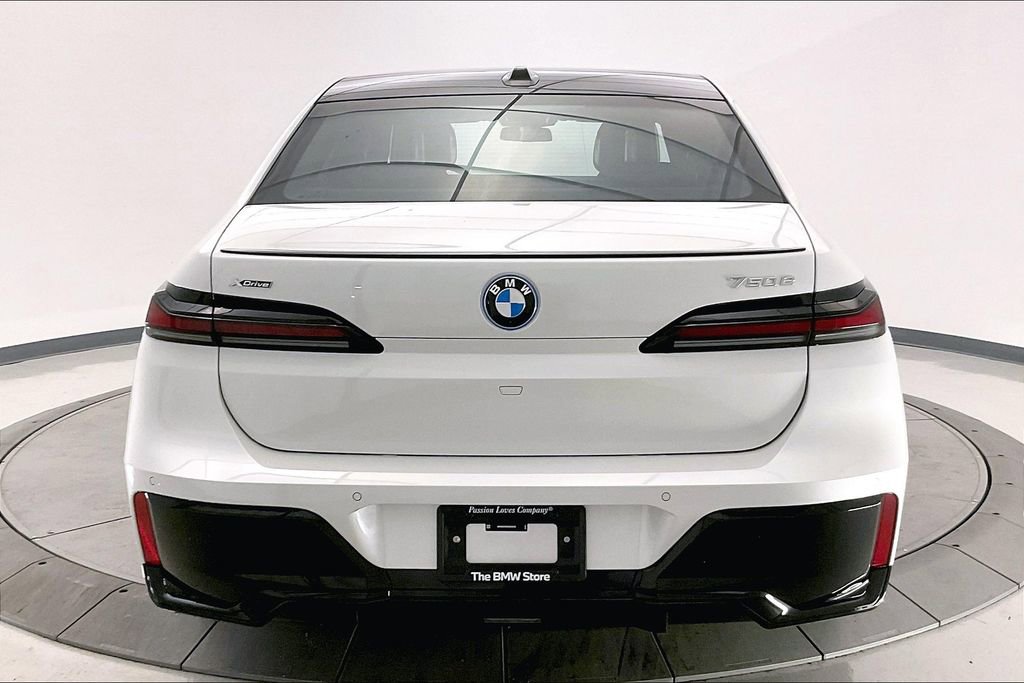 Used 2024 BMW 750e xDrive w/ Premium Package 2 image 3