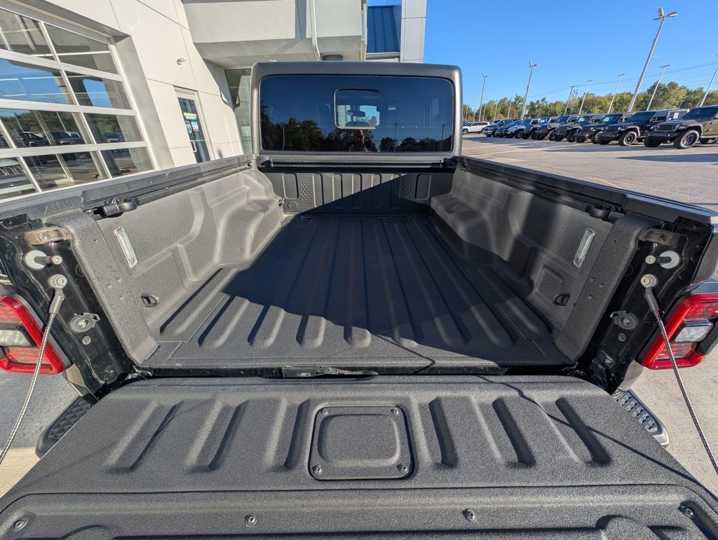 Used 2020 Jeep Gladiator Sport w/ Quick Order Package 24S image 12