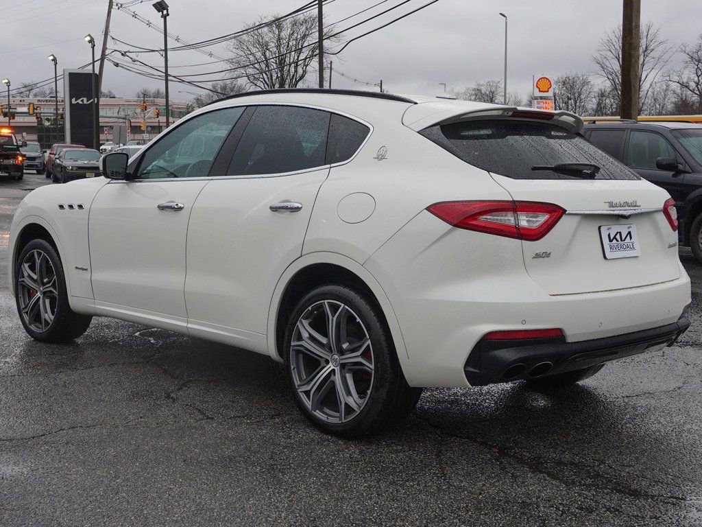 Used 2019 Maserati Levante S GranSport image 11