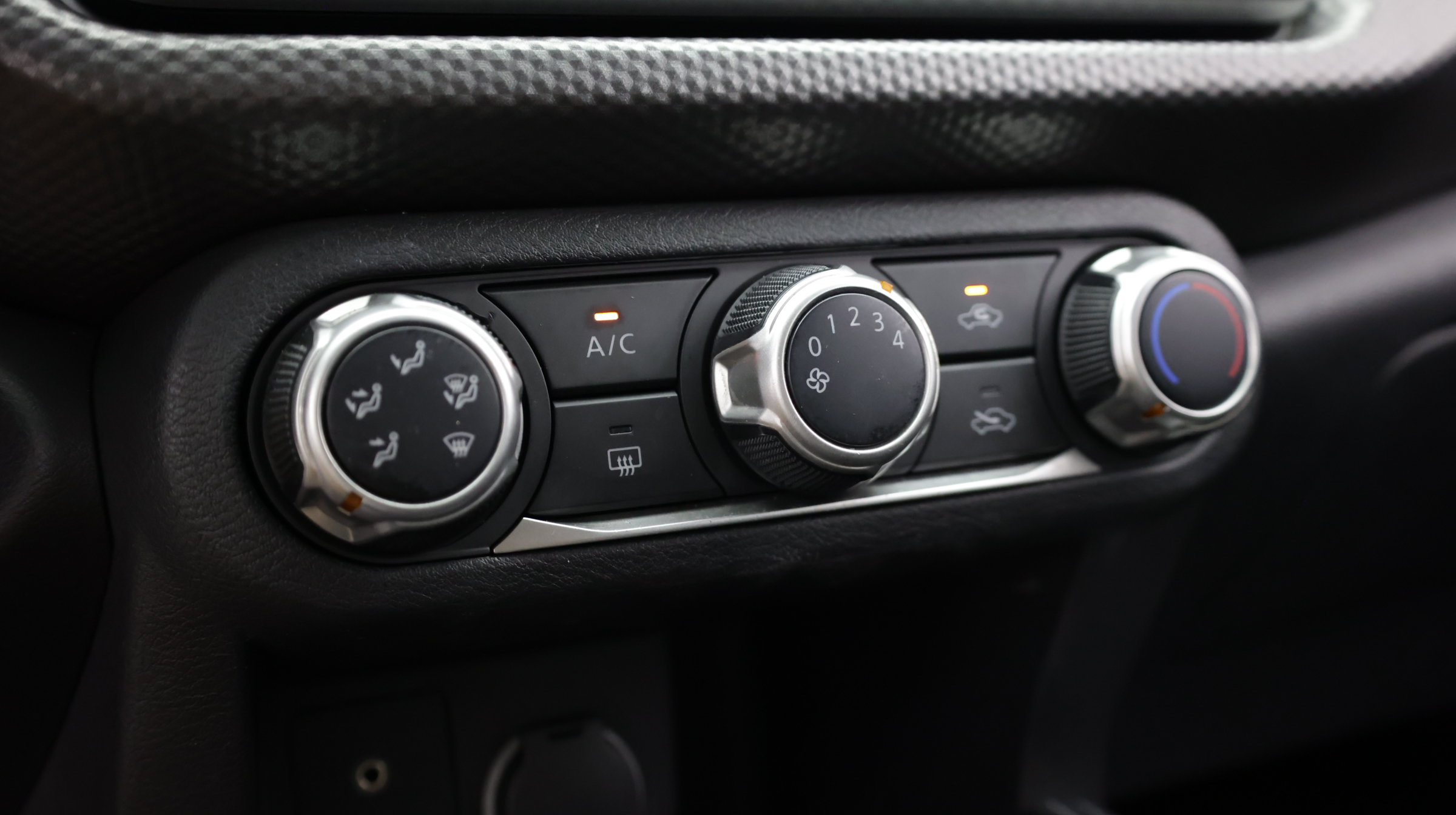 Used 2019 Nissan Kicks S FWD image 16