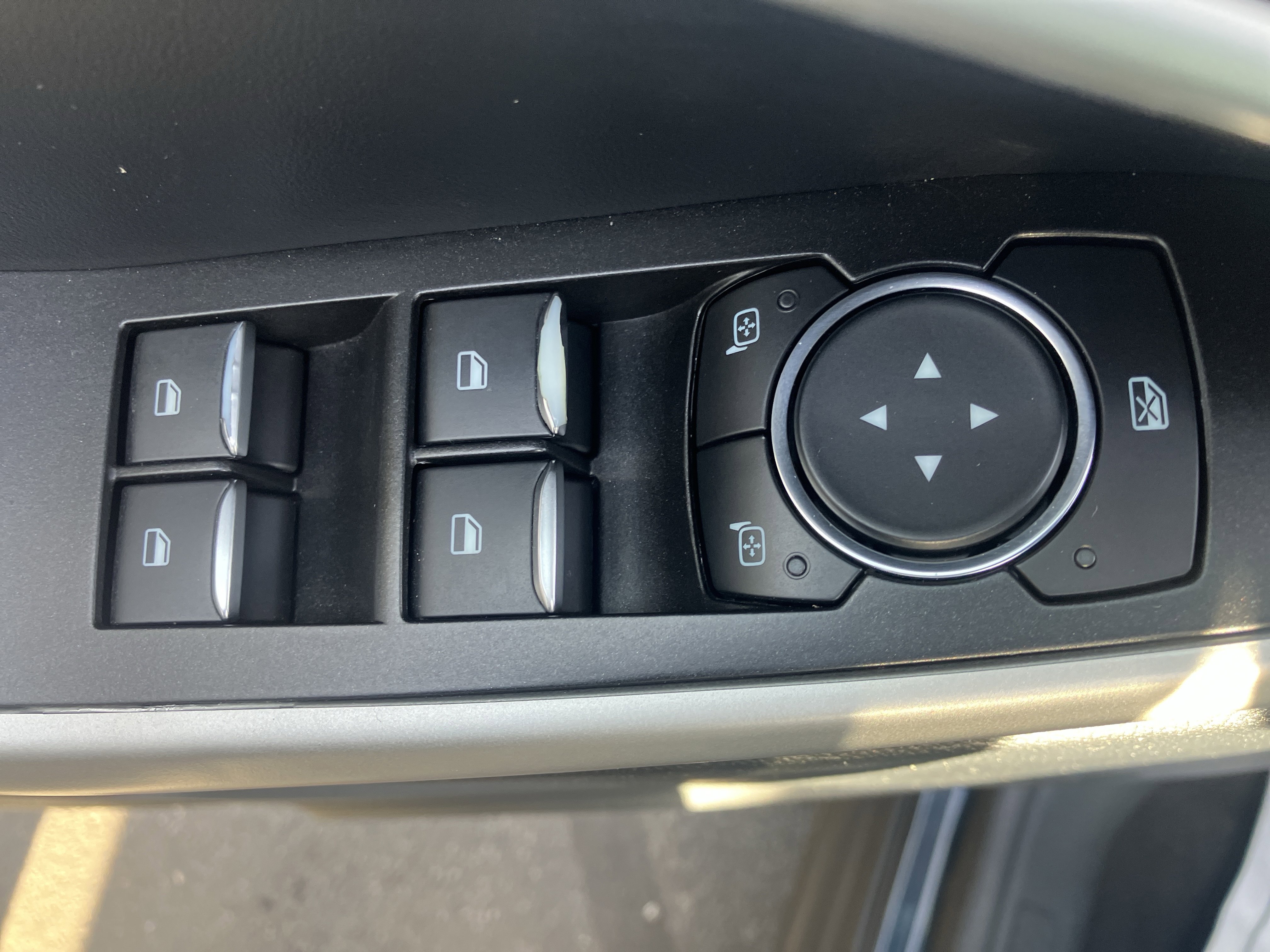 Used 2022 Ford Explorer XLT w/ Equipment Group 202A image 18