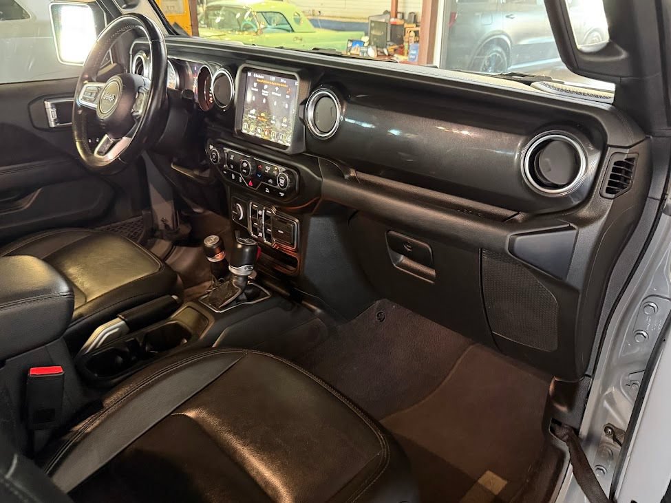 Used 2021 Jeep Wrangler Unlimited Sahara AWD/4WD image 12
