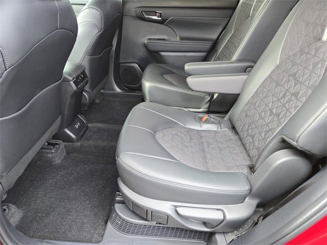 Certified 2024 Toyota Highlander XLE image 13