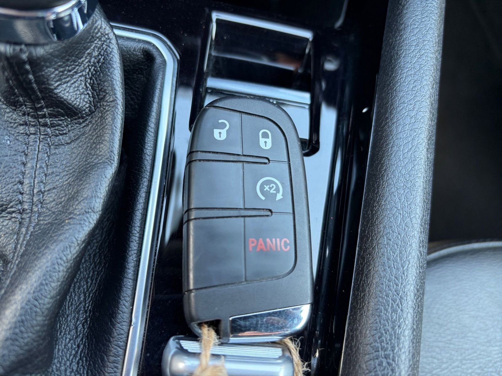 Used 2025 Jeep Compass Limited image 21