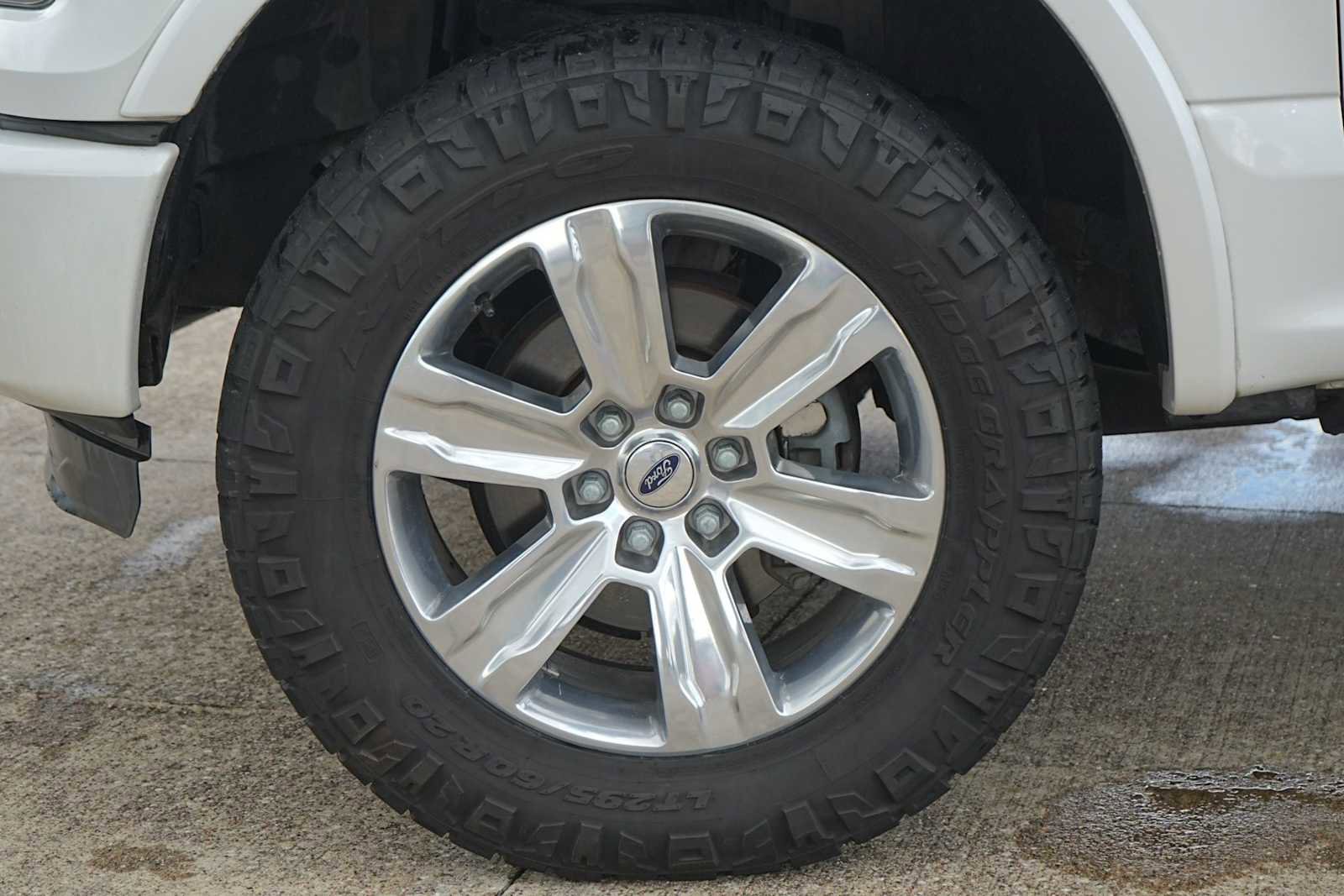 Used 2016 Ford F150 Platinum w/ Equipment Group 701A Luxury AWD/4WD image 7