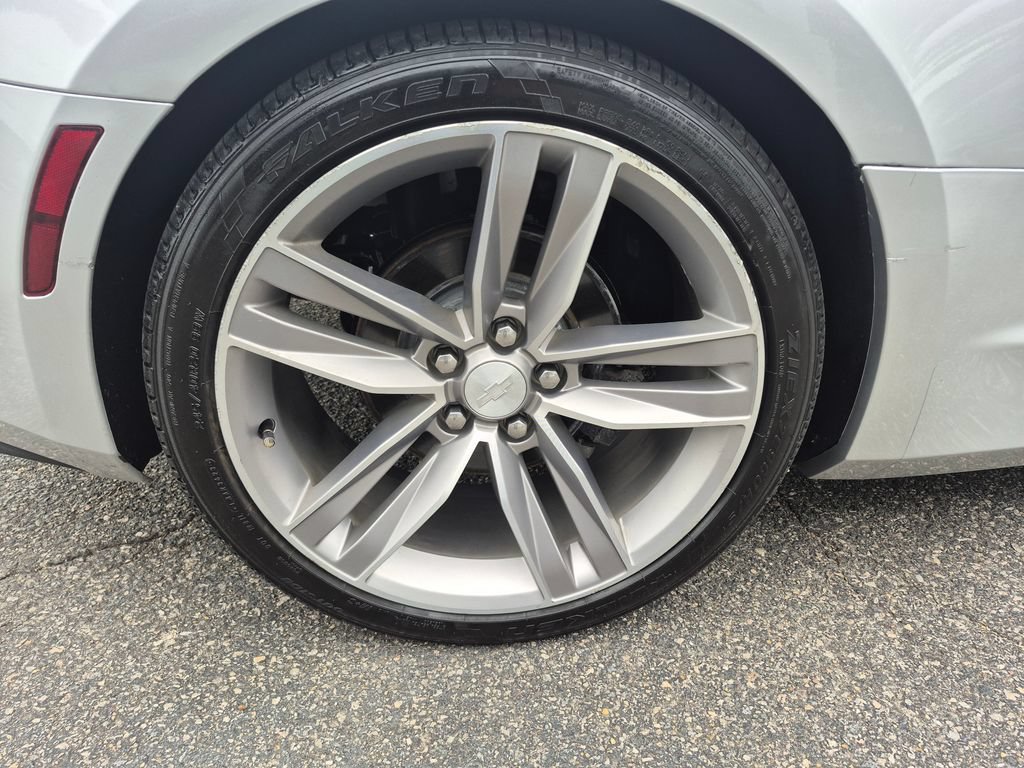 Used 2018 Chevrolet Camaro LT w/ RS Package RWD image 9